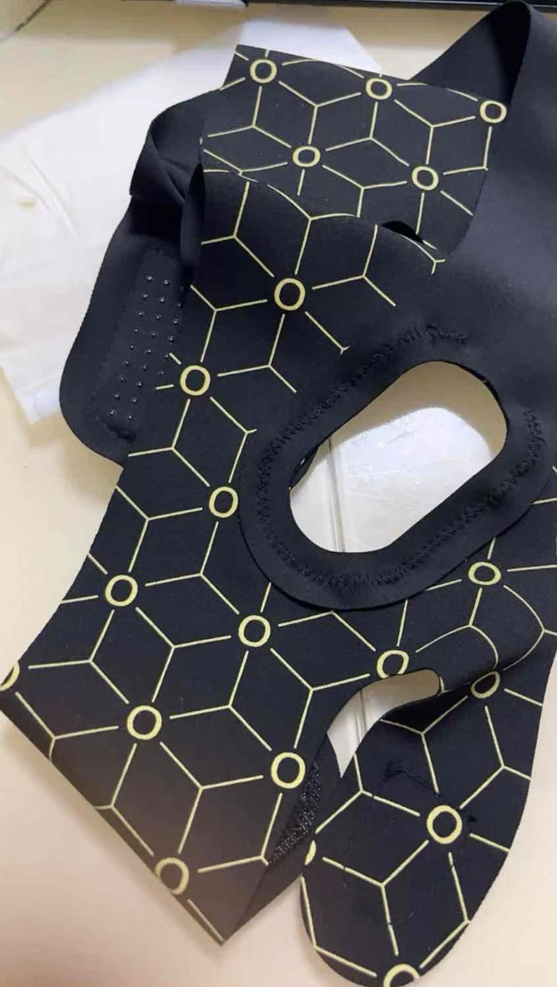 Upgraded V-Line Lifting Mask (Black & Gold Edition)