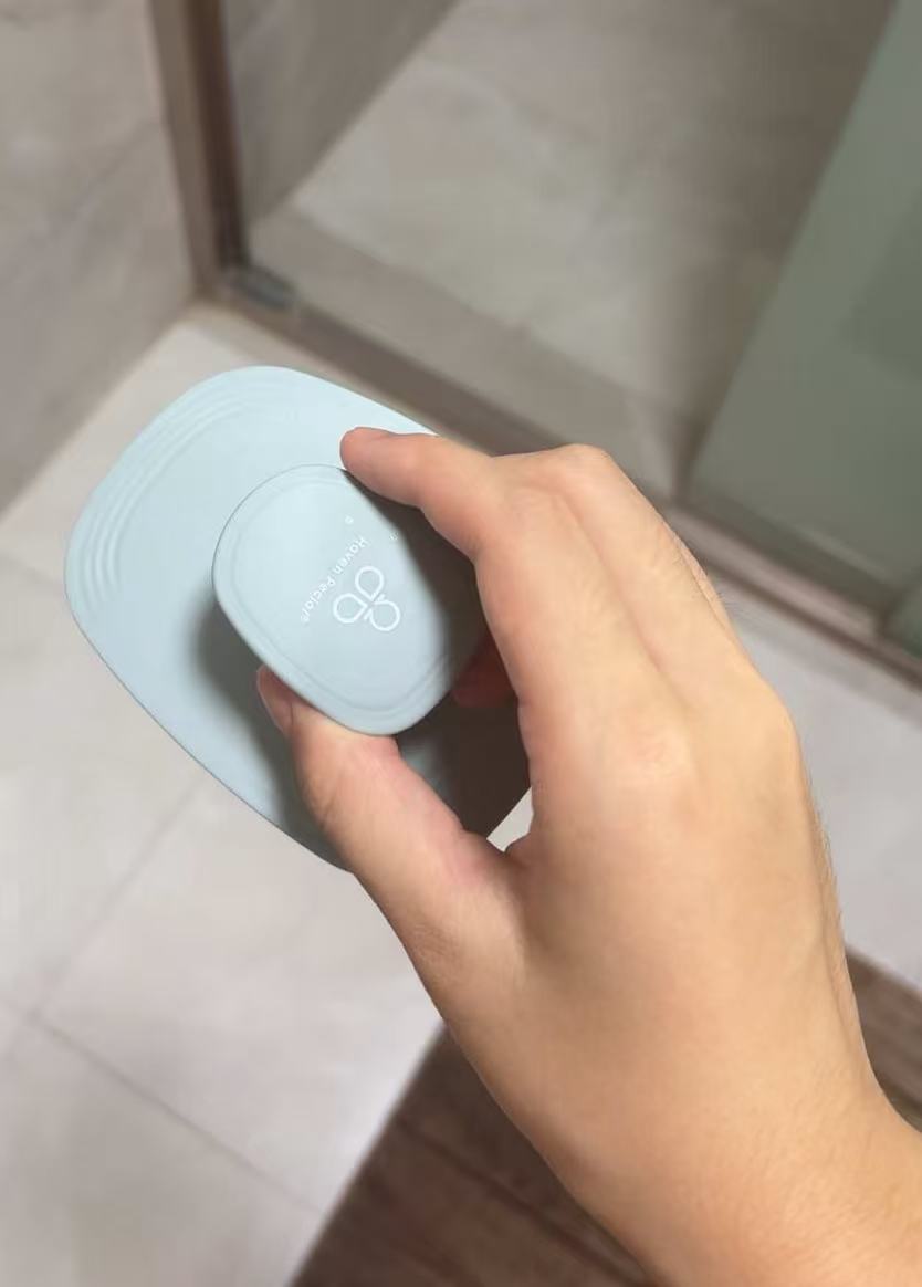 Haven PeCIAL Detangling Shampoo and Massage Brush