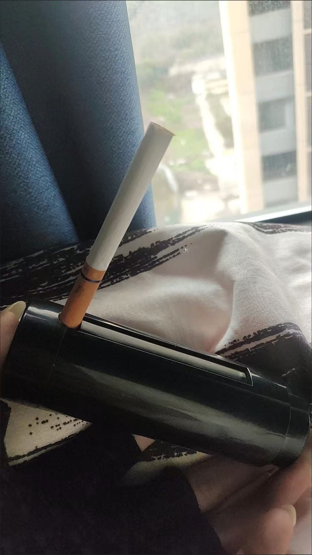 自動彈出式香菸盒