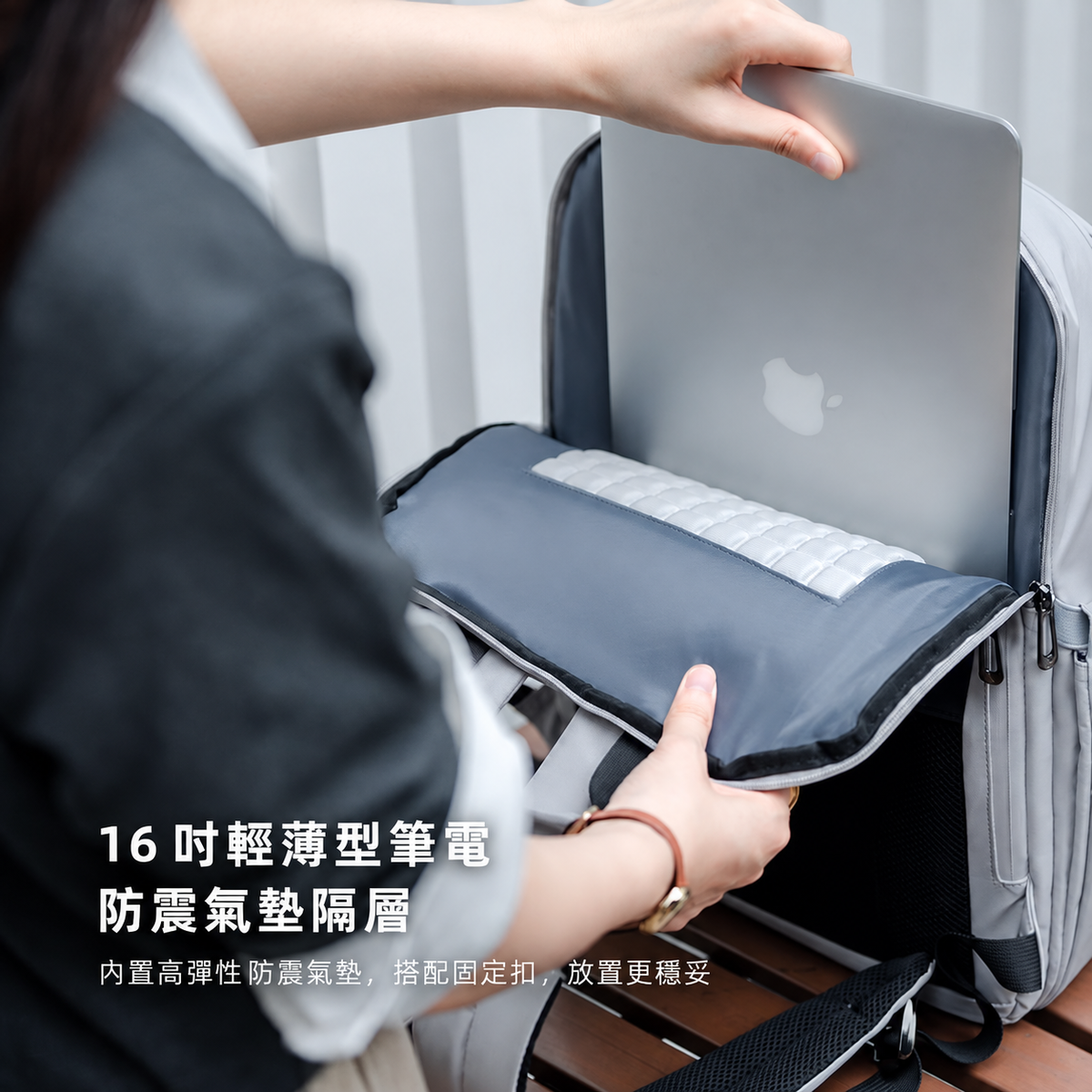 16 吋人造皮革商務後背包