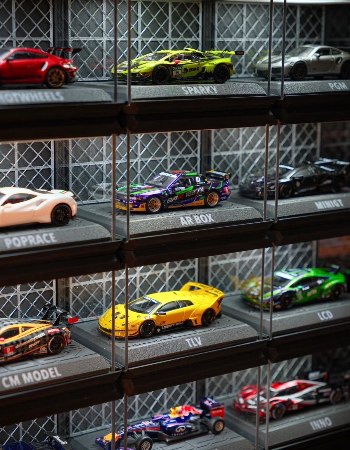 Modular Magnetic 1:64 Scale Car Model Display Case