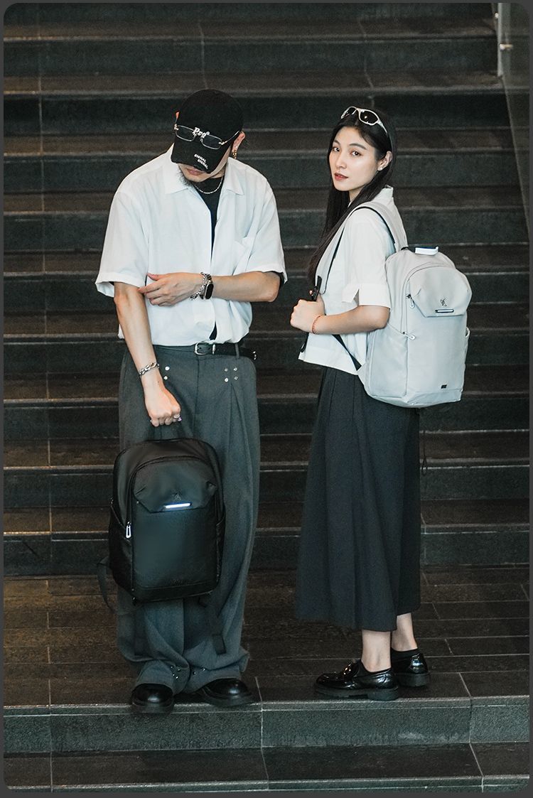 16 吋人造皮革商務後背包