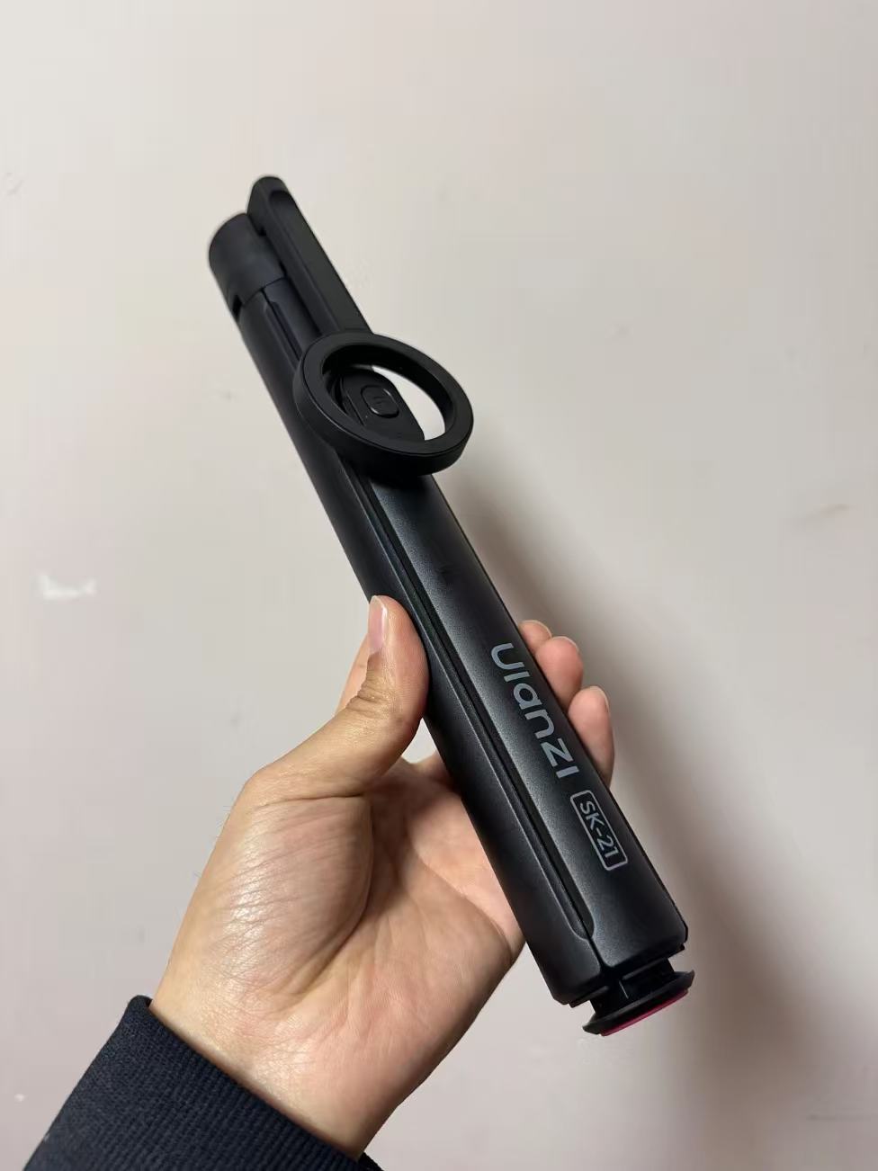 SK-21 One-Touch Open/Close Magnetic Phone Holder with Automatic Pop-Up Floor Tripod