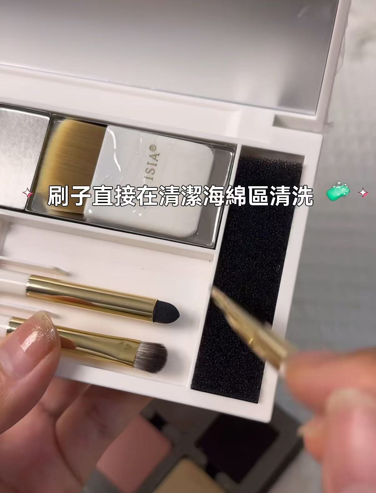 Magic Box Tri-Fold Makeup Brush Set | Portable Eyeshadow and Blush Brush Set