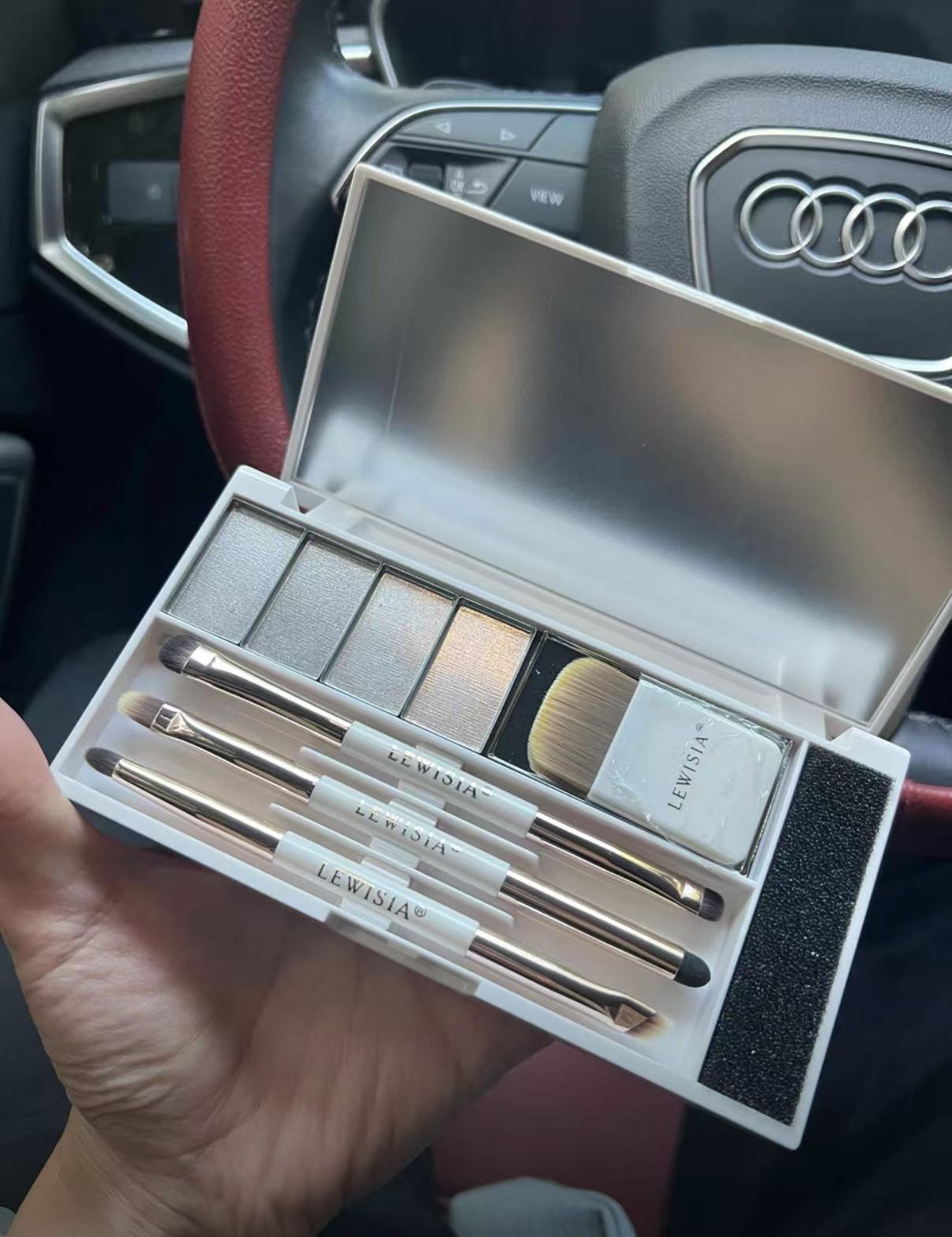 Magic Box Tri-Fold Makeup Brush Set | Portable Eyeshadow and Blush Brush Set