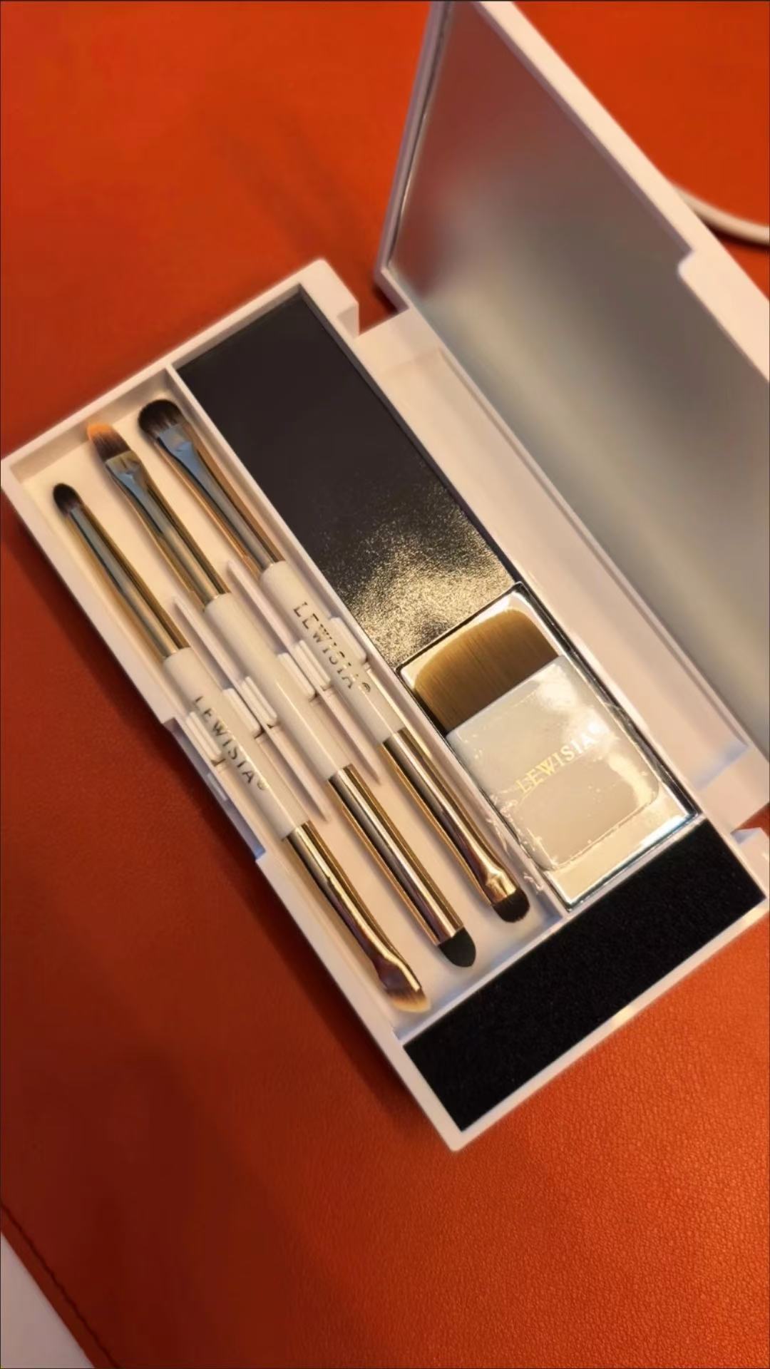 Magic Box Tri-Fold Makeup Brush Set | Portable Eyeshadow and Blush Brush Set