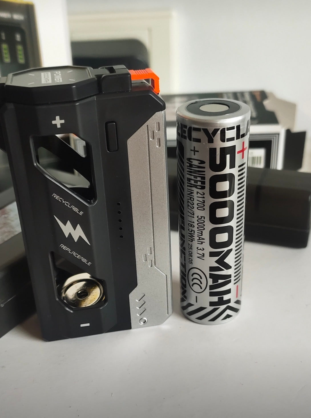 戰術機甲換電彈快充行動電源