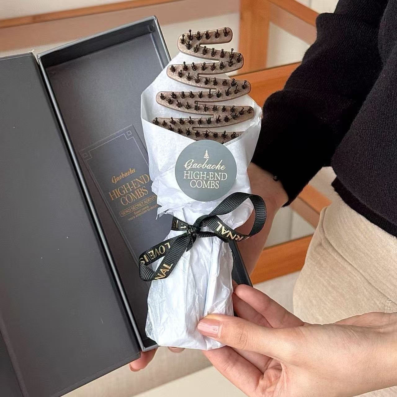 High-end Pine Cone Bristle Brush (Secret to Voluminous Hair)