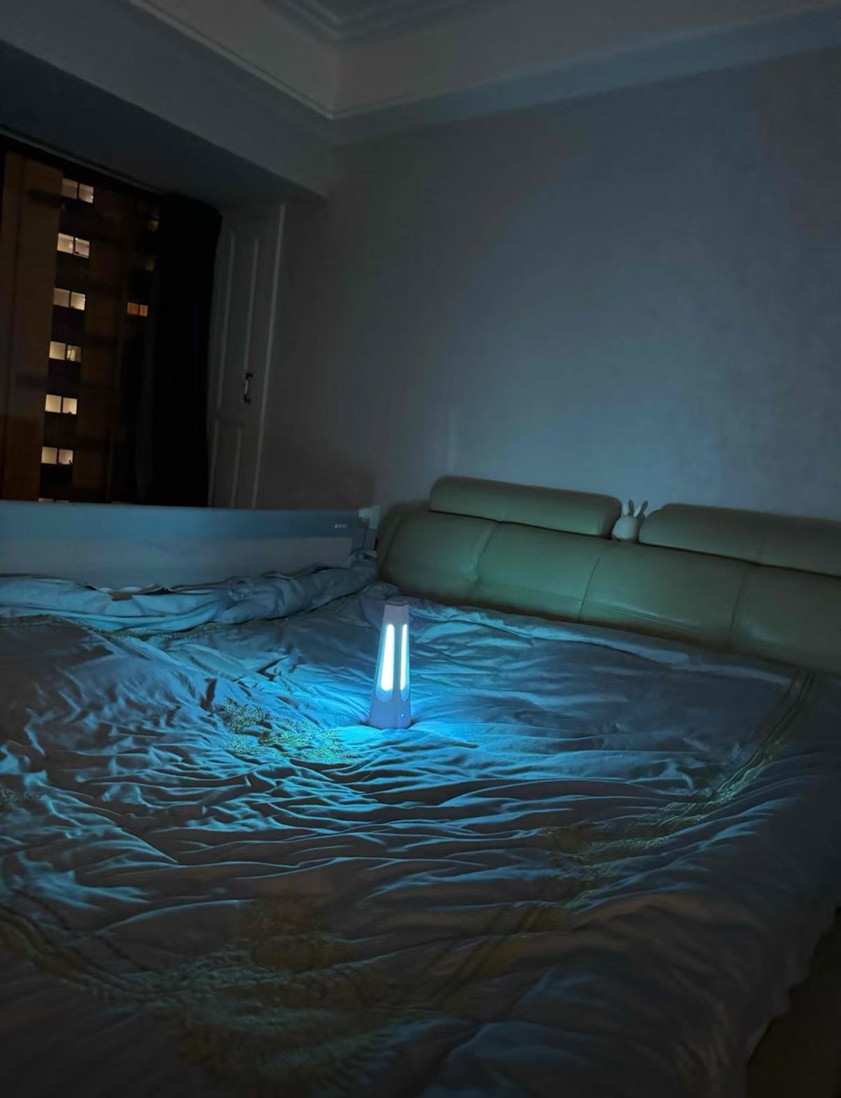 Wireless portable UV lamp for mothers and babies