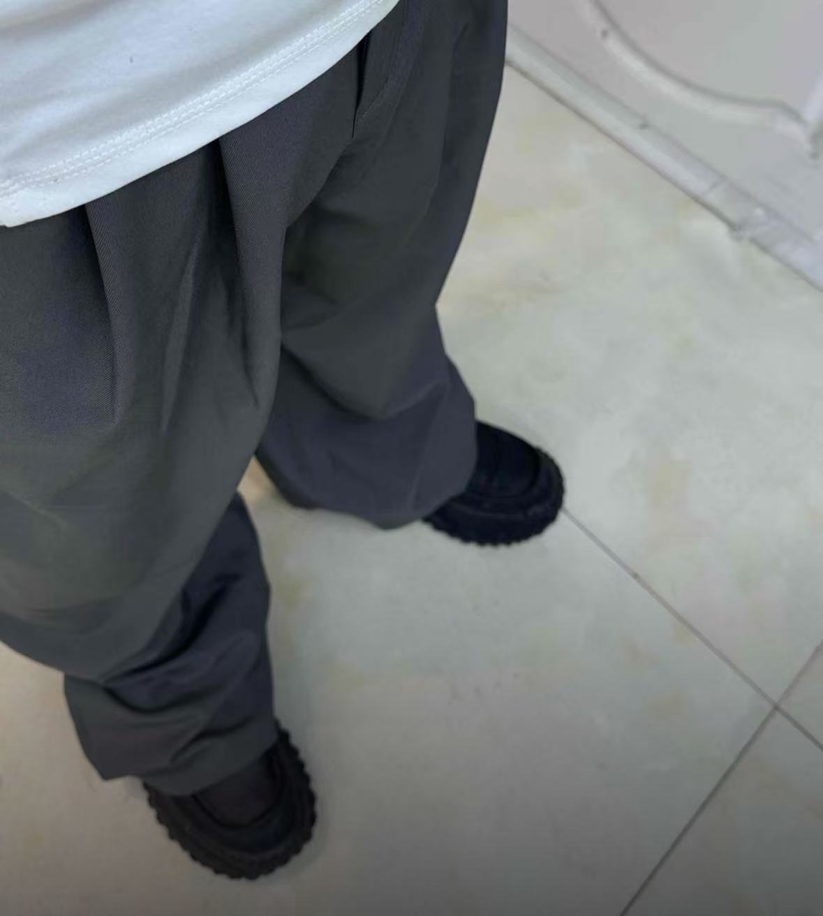 垂墜感打褶闊腿西褲