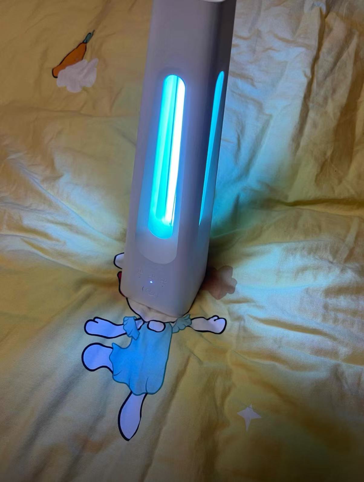 Wireless portable UV lamp for mothers and babies