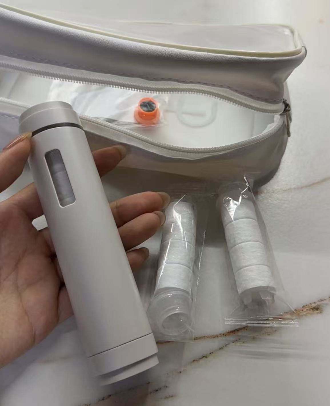 Mini lightweight filter shower head