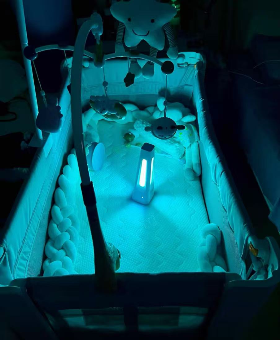 Wireless portable UV lamp for mothers and babies