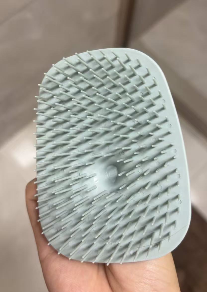 Haven PeCIAL Detangling Shampoo and Massage Brush