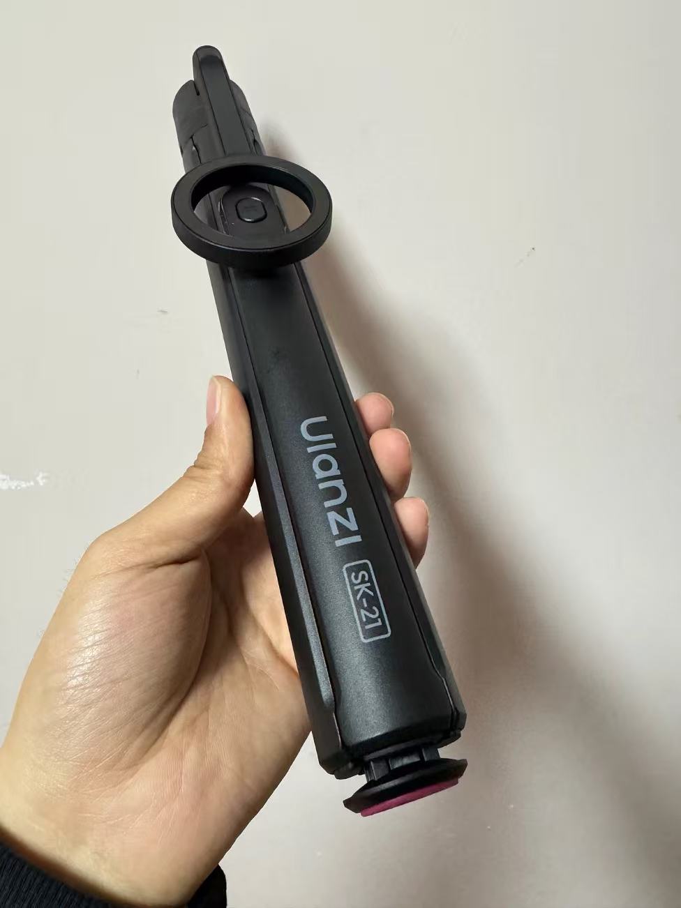 SK-21 One-Touch Open/Close Magnetic Phone Holder with Automatic Pop-Up Floor Tripod