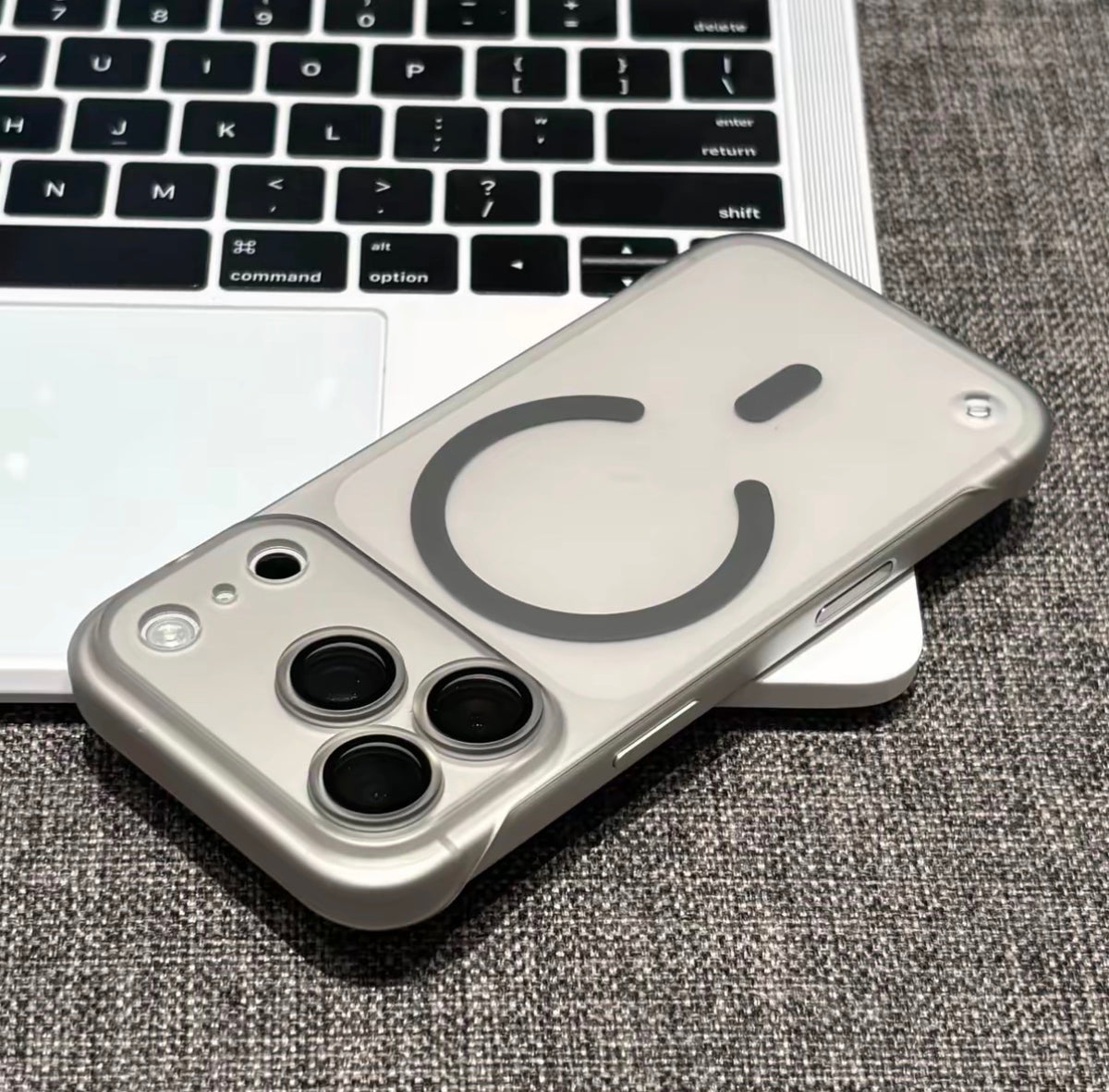 超薄無邊框磨砂磁吸iPhone手機殼
