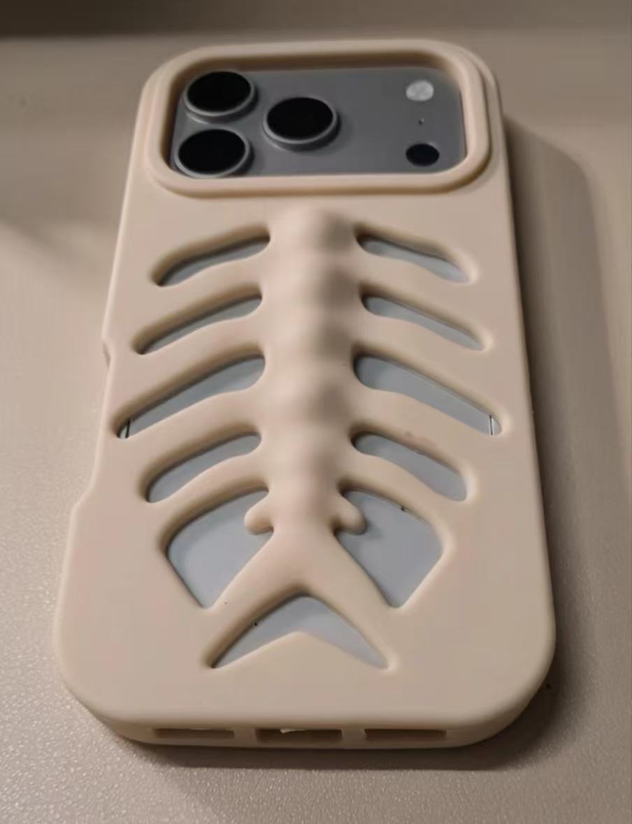 3D Creative Hollow Fishbone Phone Case (Applicable to All iPhone Models)