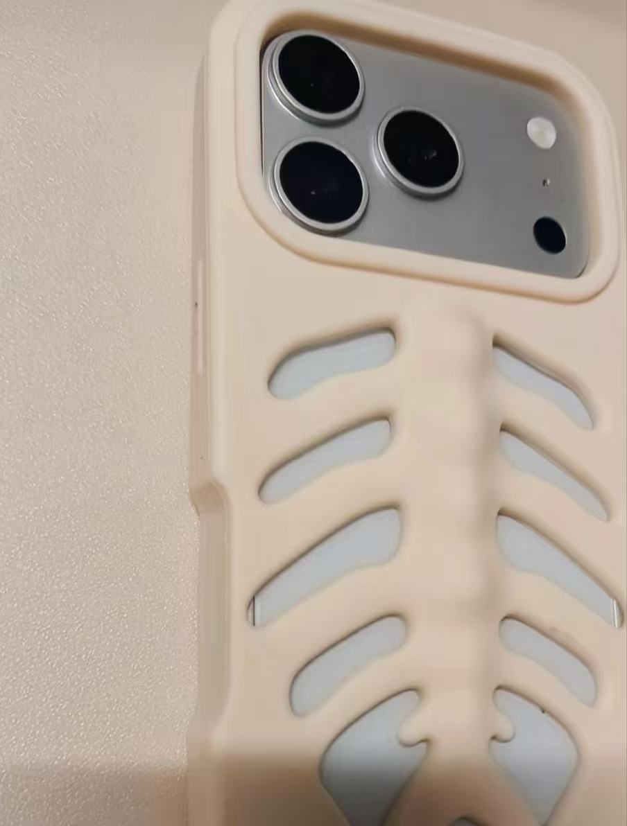 3D Creative Hollow Fishbone Phone Case (Applicable to All iPhone Models)