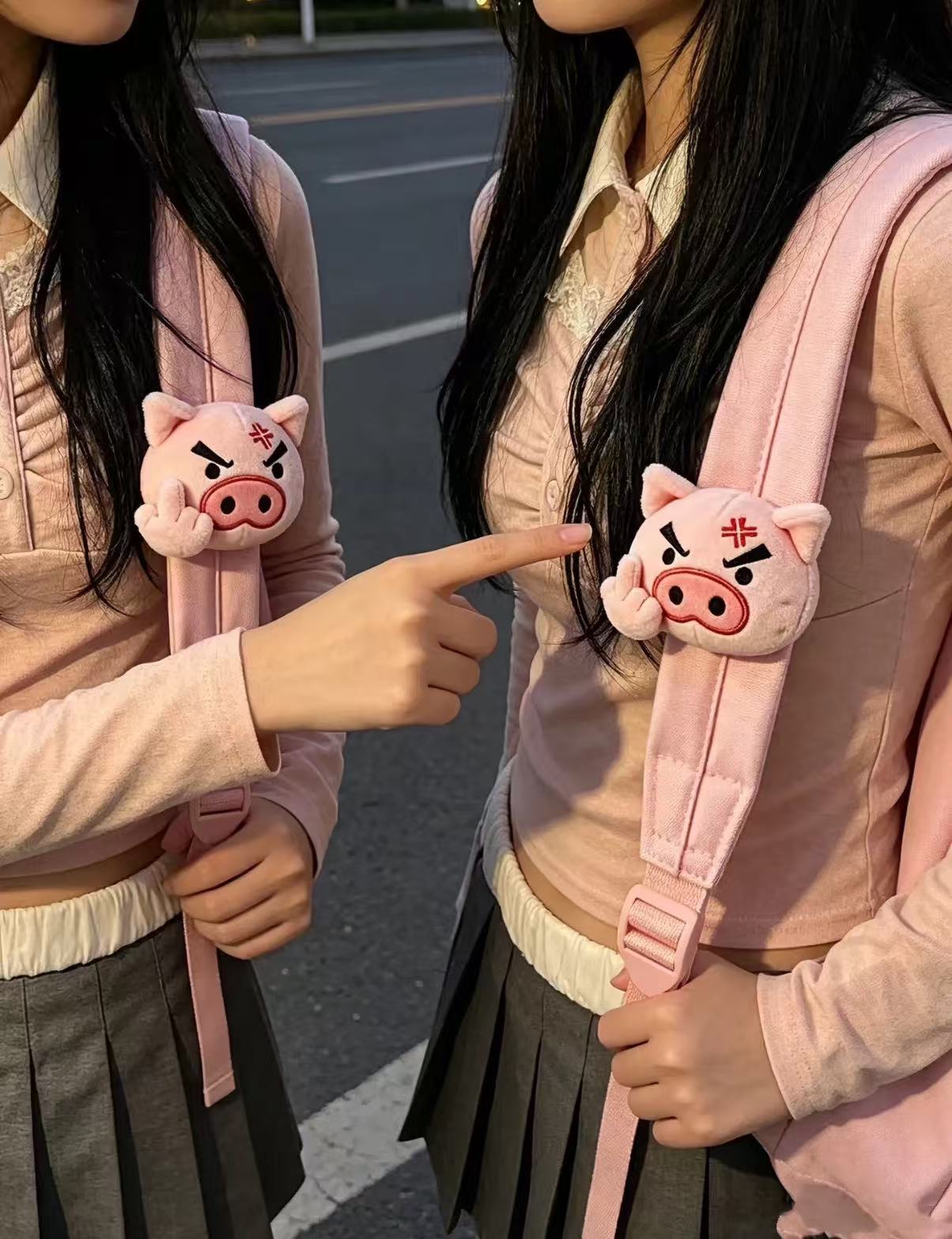 （素質豬🐷）憤怒中指小豬毛絨掛件