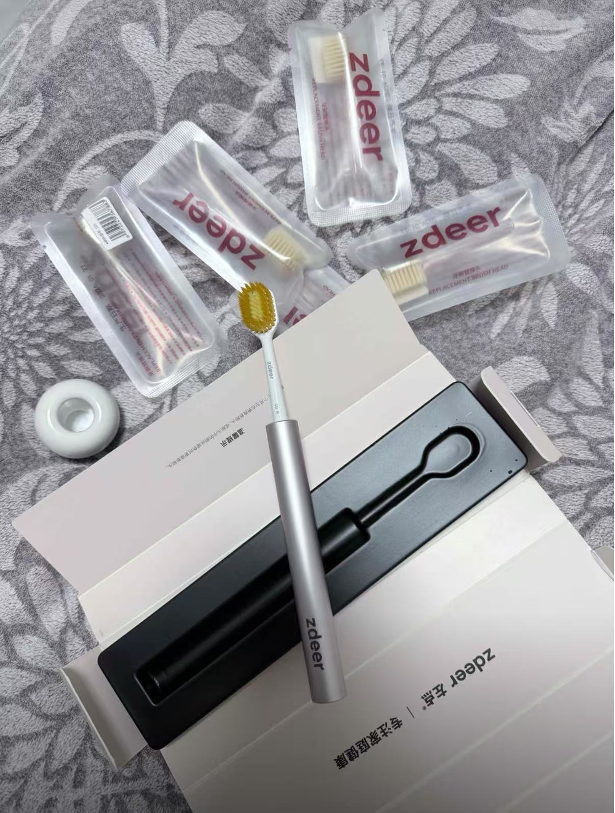 AIR - A premium manual art toothbrush