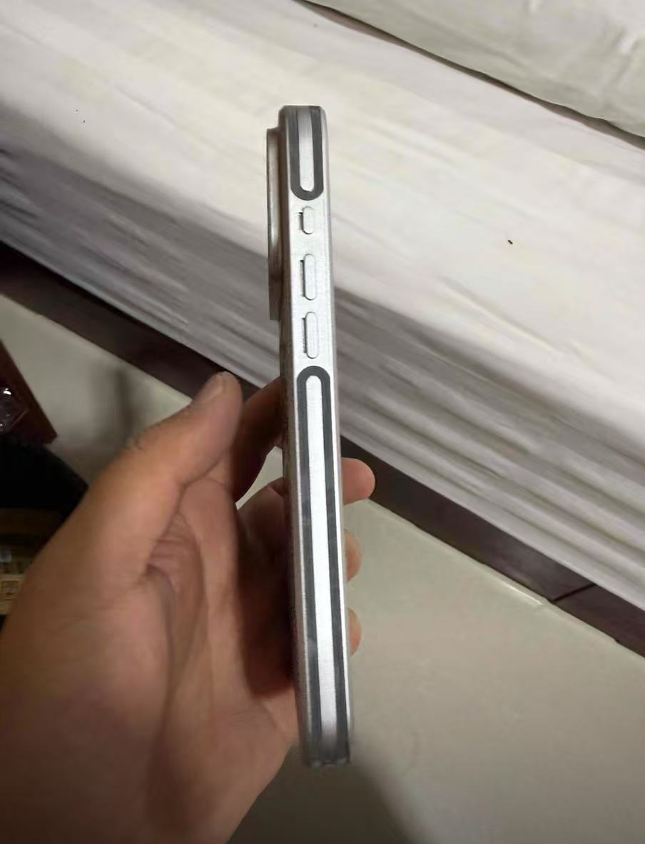高級秒變17大視窗水波紋手機殼（適用iPhone）