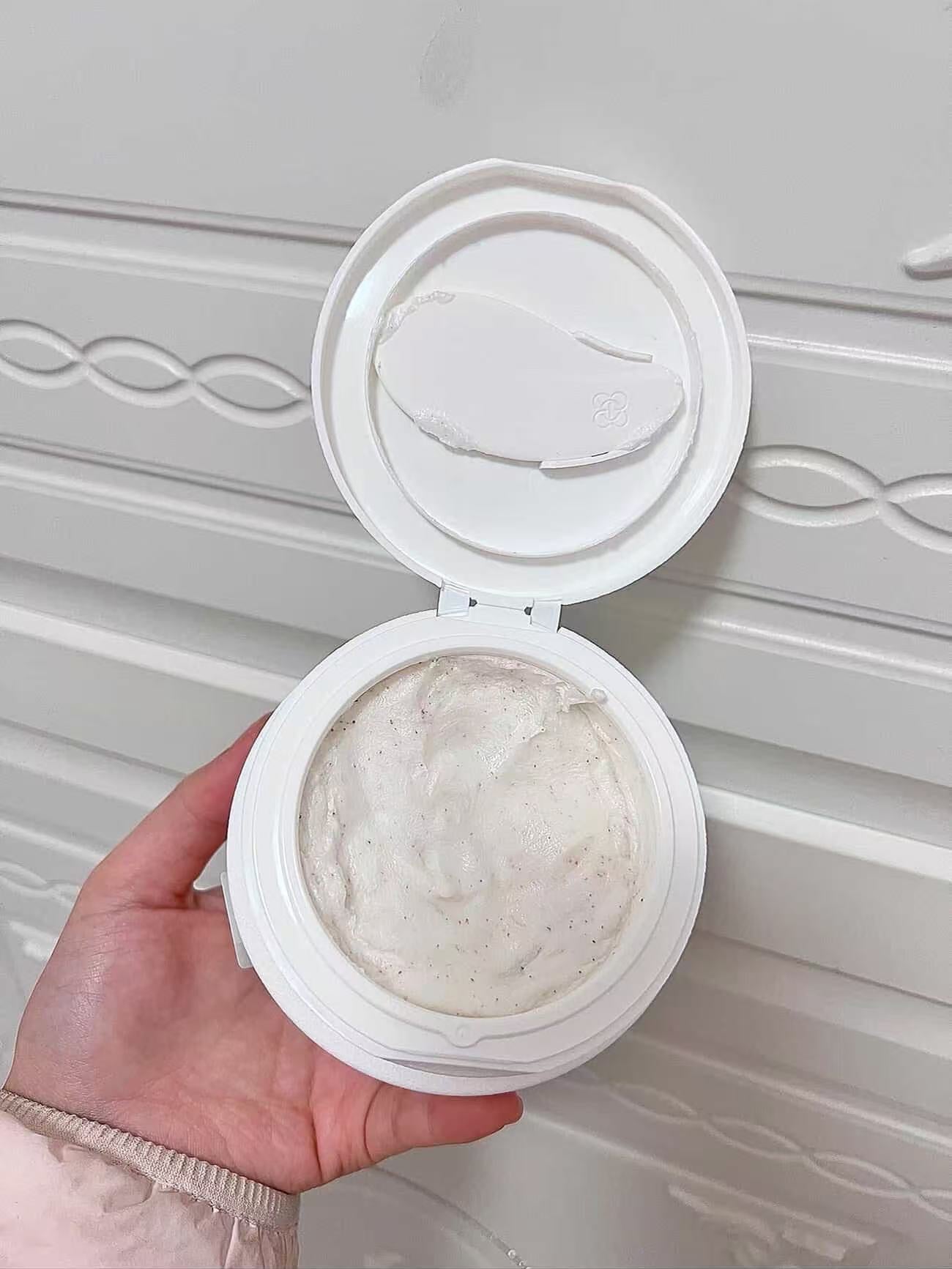 Whitening, Smoothing, and Fragrance-Infused Scrub (Morning Rose)