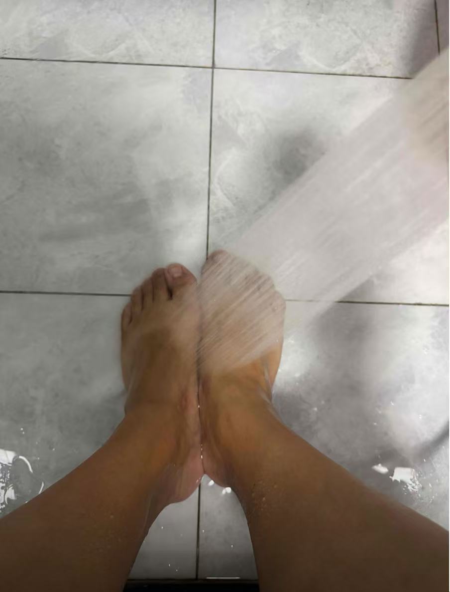 Stinky Foot Wash Foot Bubbling Brush