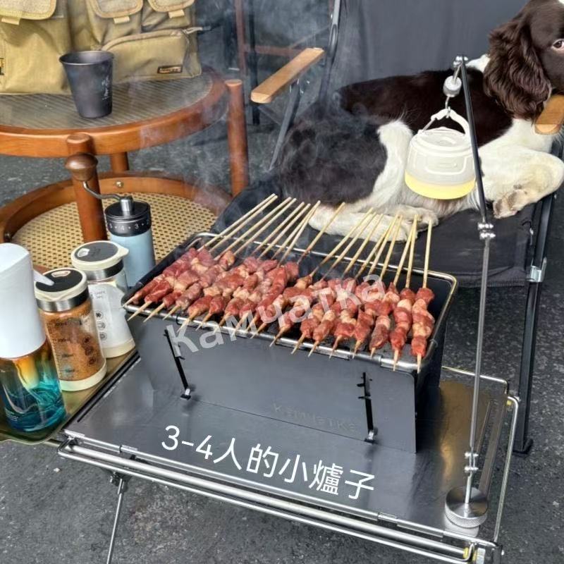 A foldable grill that collapses in one second, a portable thickened charcoal grill.