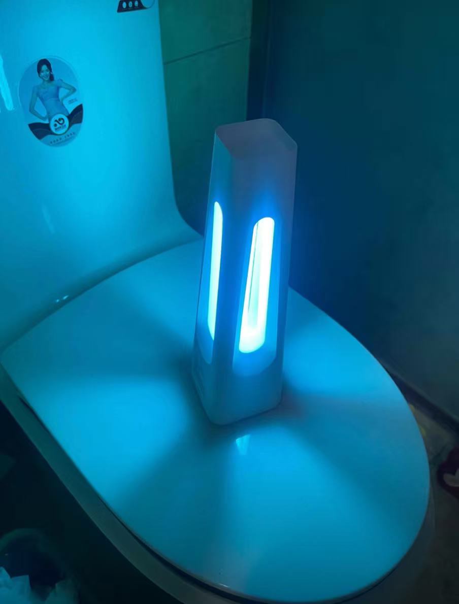 Wireless portable UV lamp for mothers and babies