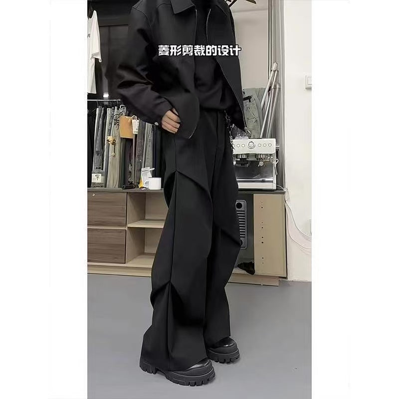 Diamond-cut pleated trousers