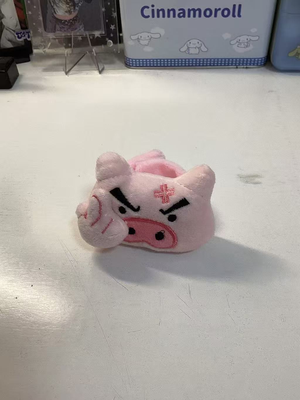 （素質豬🐷）憤怒中指小豬毛絨掛件