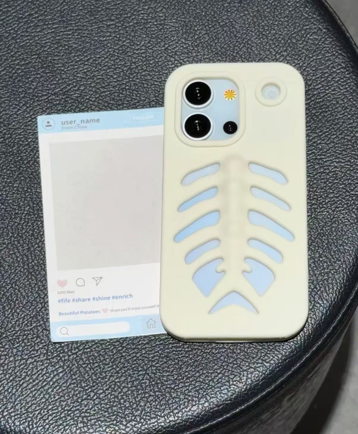 3D Creative Hollow Fishbone Phone Case (Applicable to All iPhone Models)
