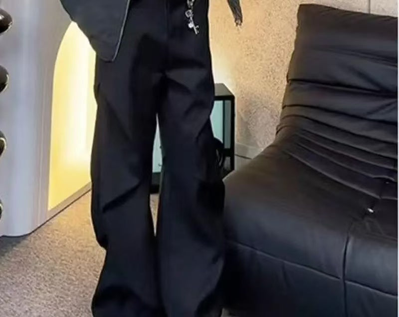 Diamond-cut pleated trousers