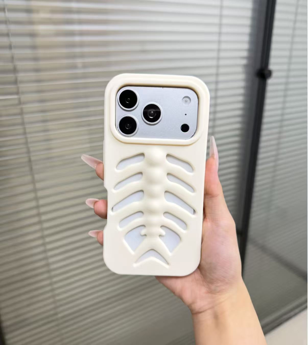 3D Creative Hollow Fishbone Phone Case (Applicable to All iPhone Models)