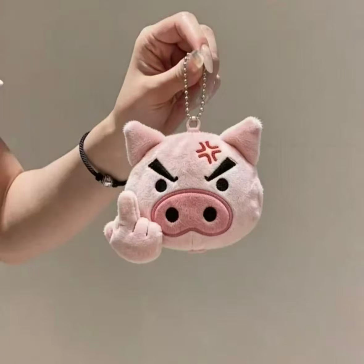 （素質豬🐷）憤怒中指小豬毛絨掛件