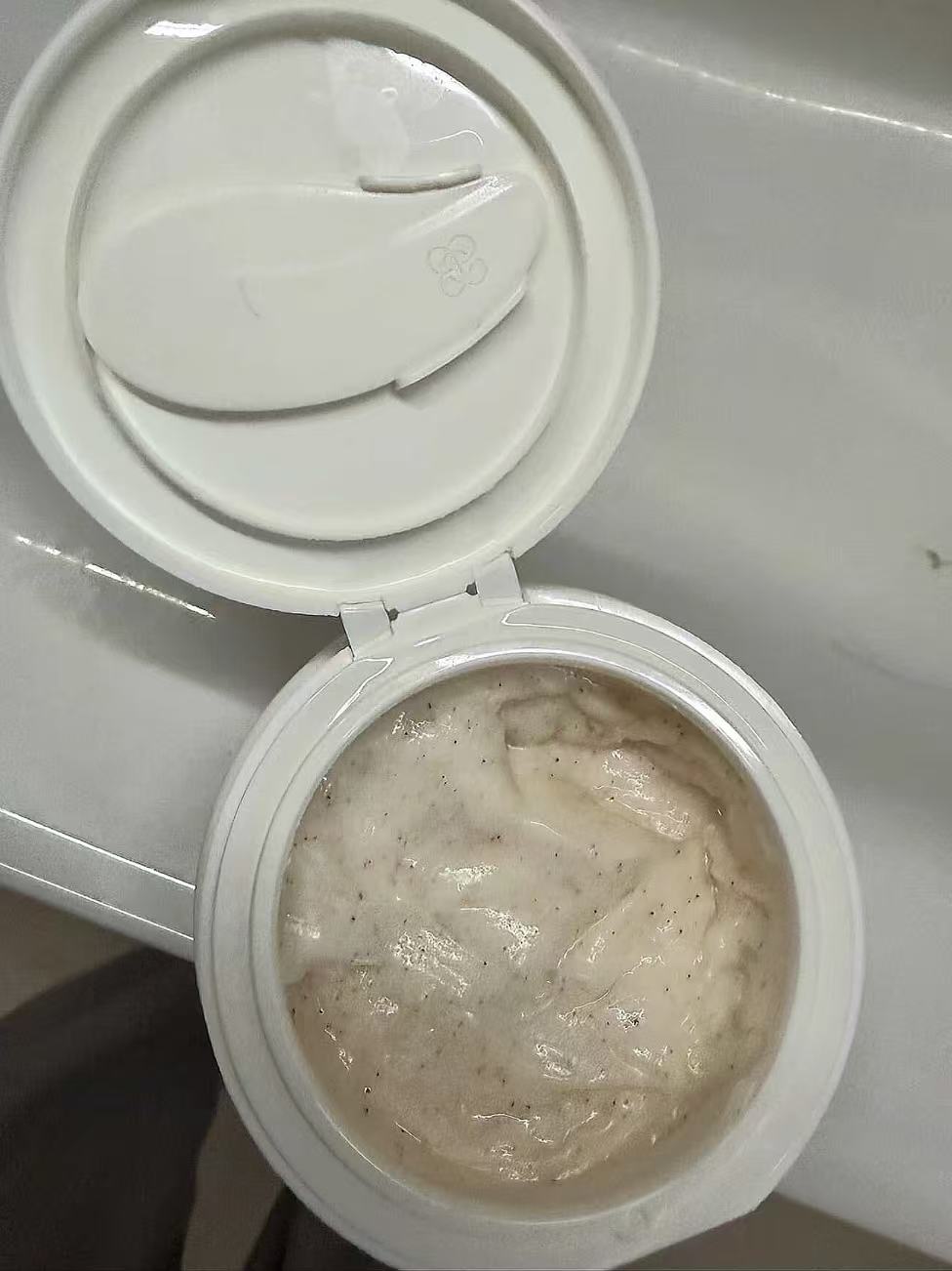 Whitening, Smoothing, and Fragrance-Infused Scrub (Morning Rose)