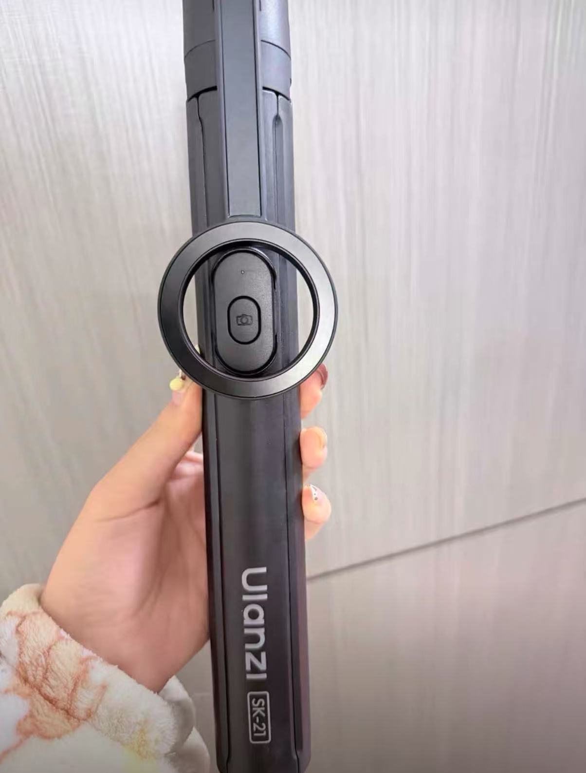 SK-21 One-Touch Open/Close Magnetic Phone Holder with Automatic Pop-Up Floor Tripod
