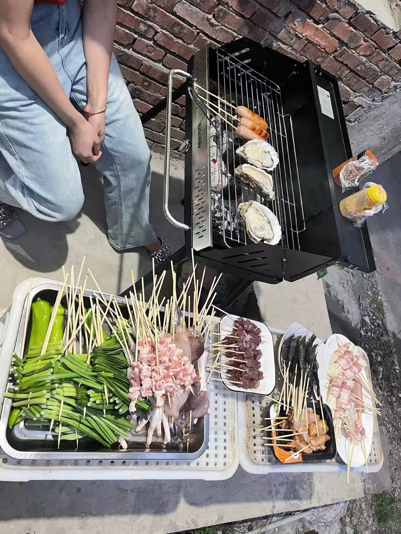 Ink smoke vertical barbecue grill