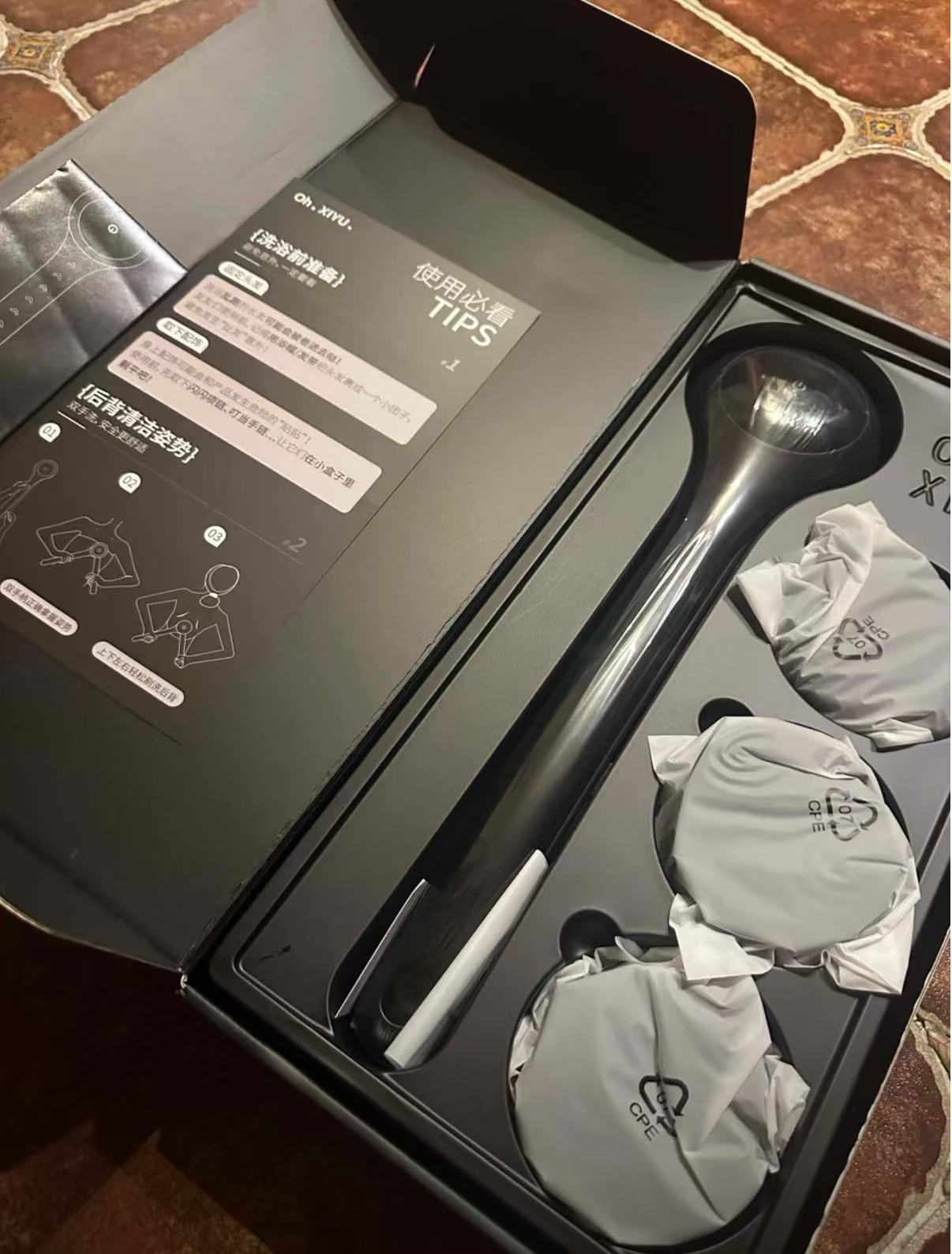 Electric long-handled bath brush for back scrubbing and body rubbing