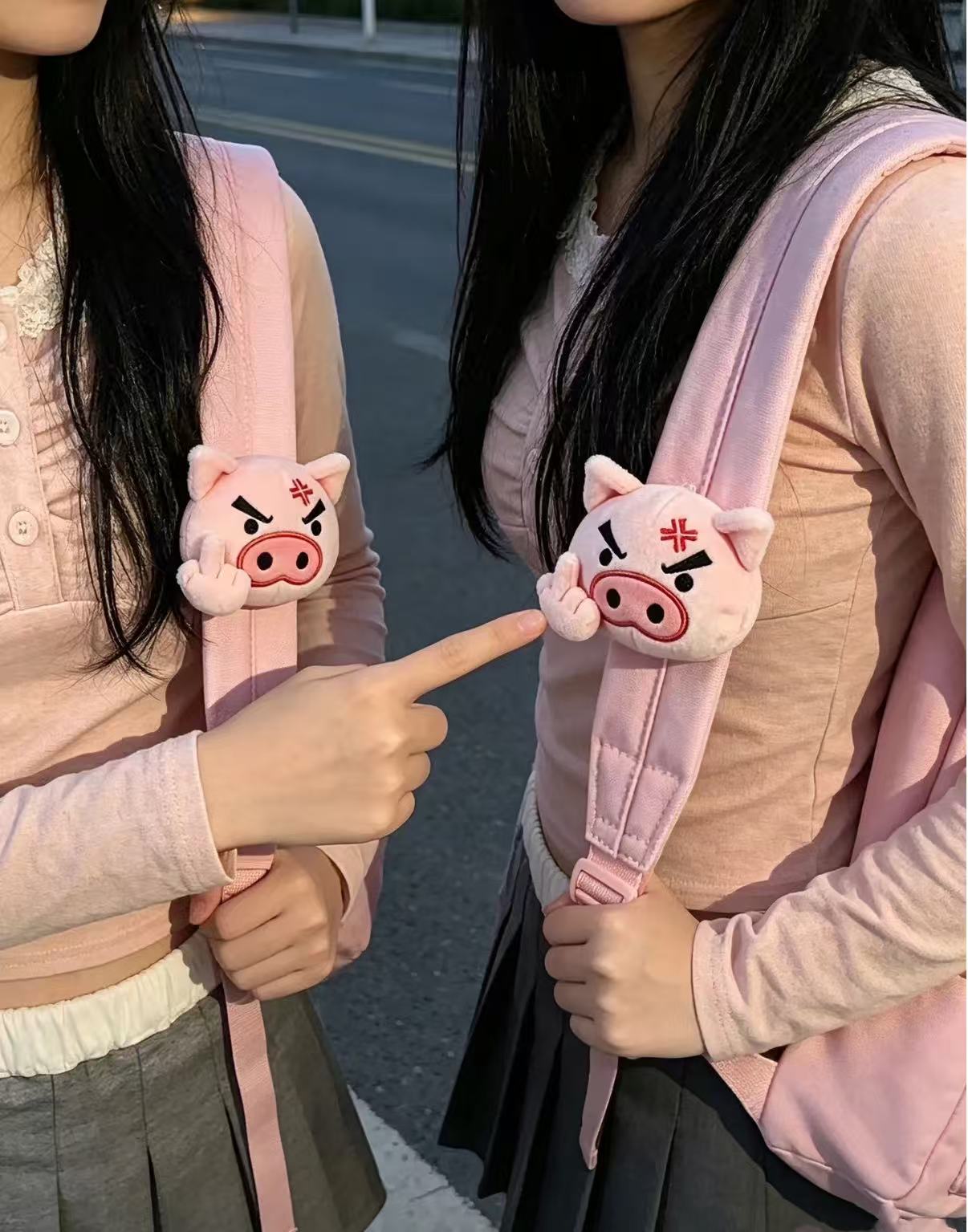 （素質豬🐷）憤怒中指小豬毛絨掛件