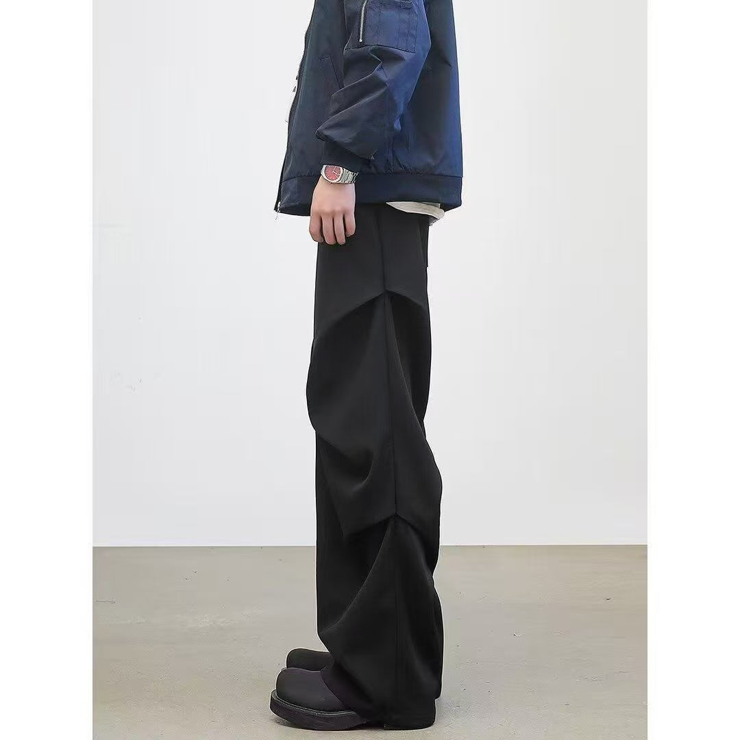 Diamond-cut pleated trousers