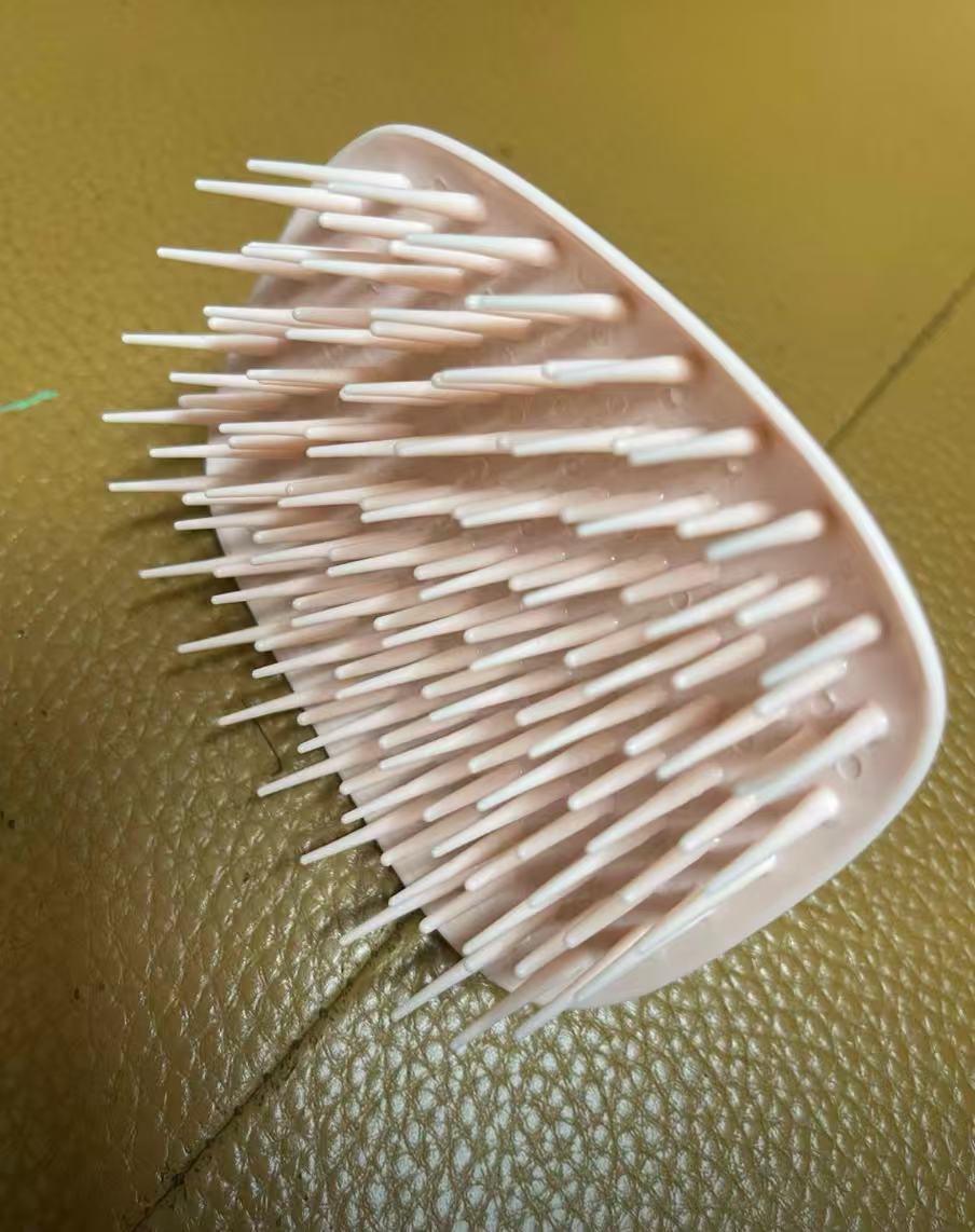 Haven PeCIAL Detangling Shampoo and Massage Brush