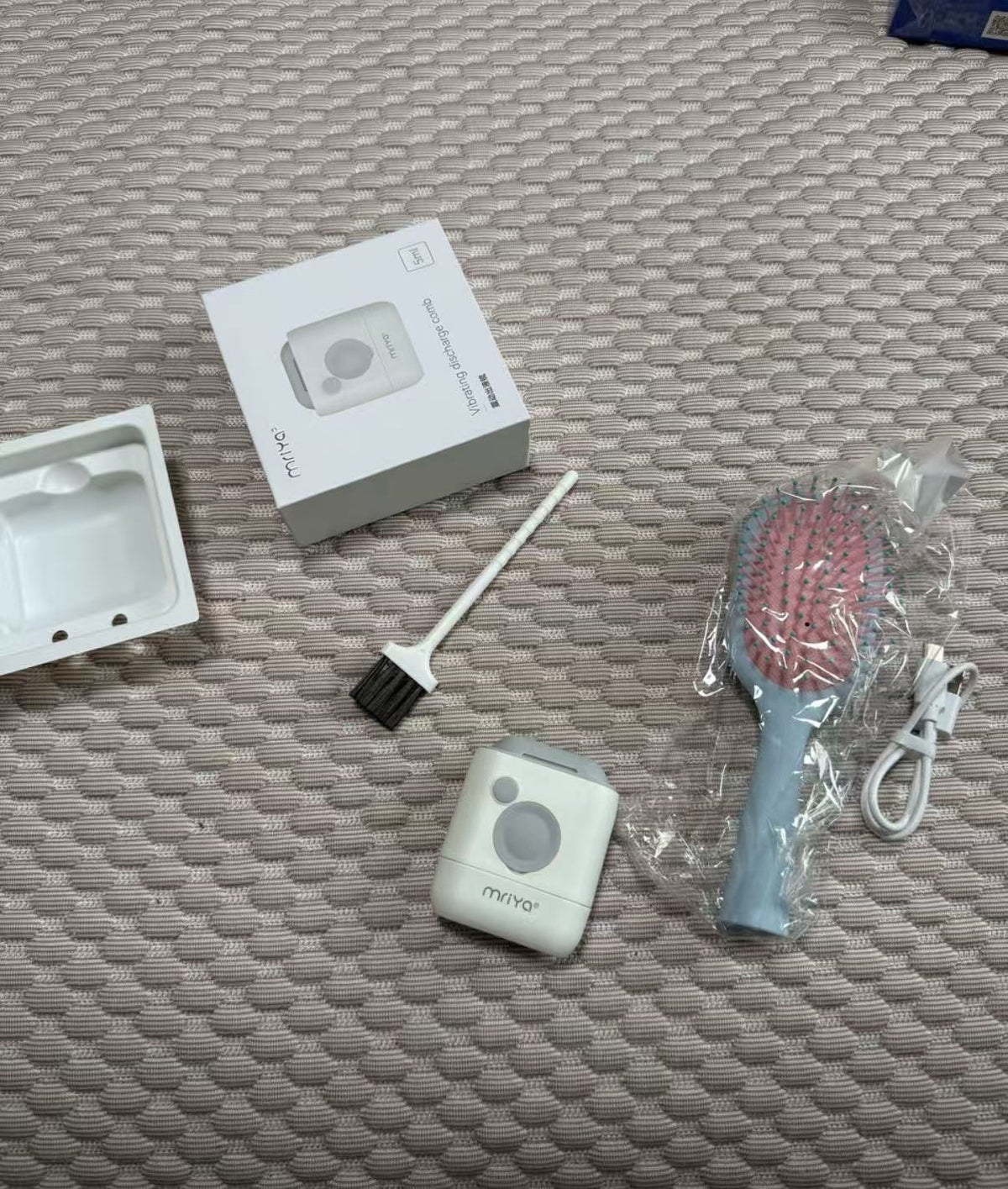 Mriya震動出液梳頭皮上液器