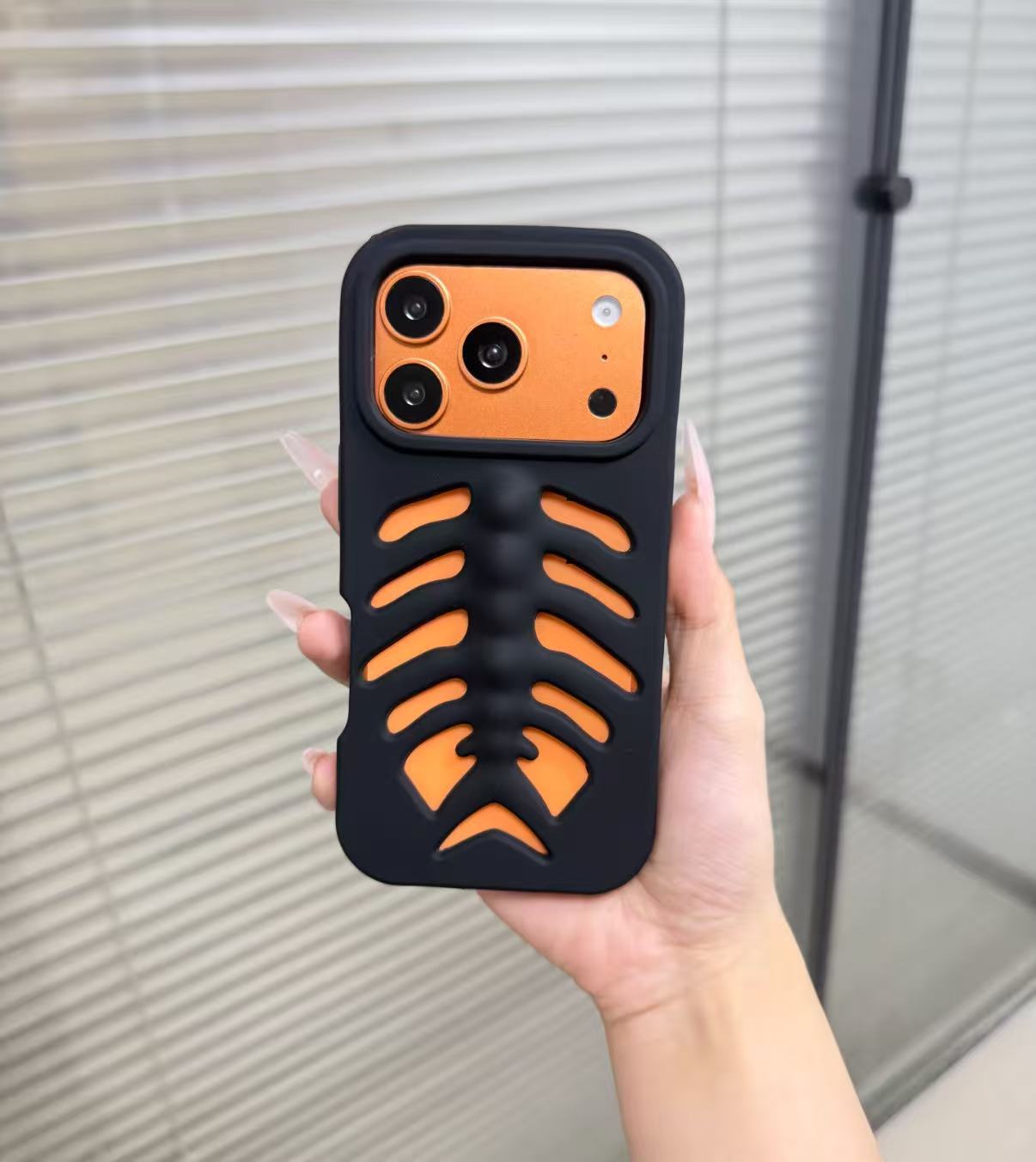 3D Creative Hollow Fishbone Phone Case (Applicable to All iPhone Models)