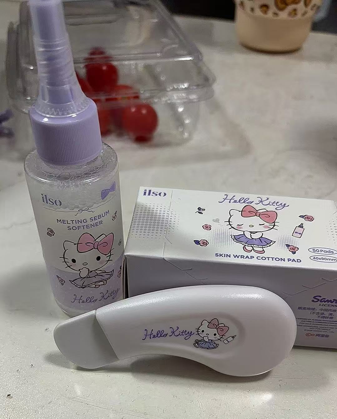ilso × Hello Kitty 聯名黑頭導出套組