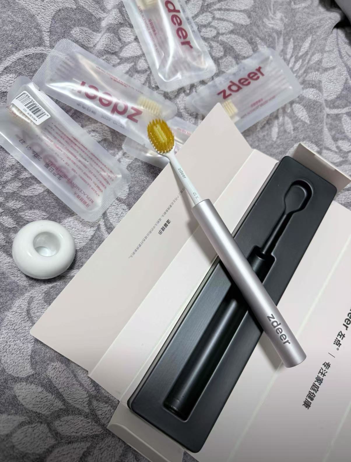 AIR - A premium manual art toothbrush