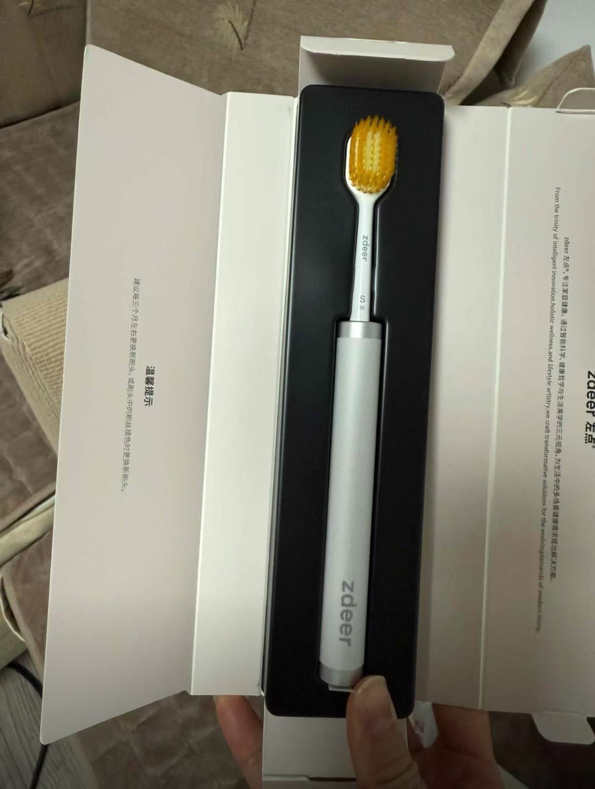 AIR - A premium manual art toothbrush