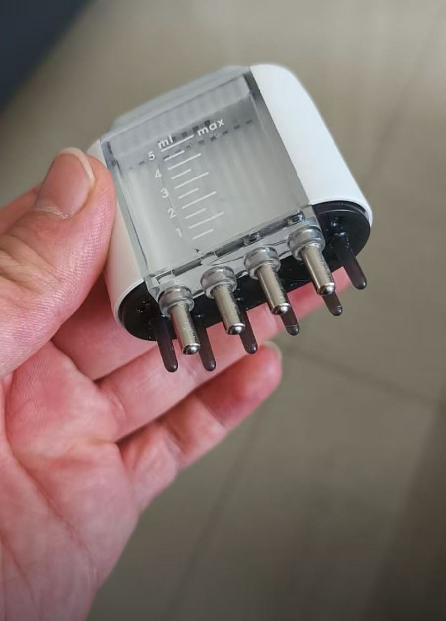 Mriya震動出液梳頭皮上液器
