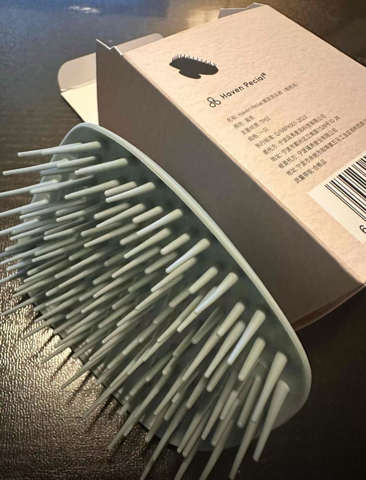 Haven PeCIAL Detangling Shampoo and Massage Brush